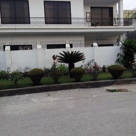 New City Lodges Guesthouse Islamabad Exterior photo