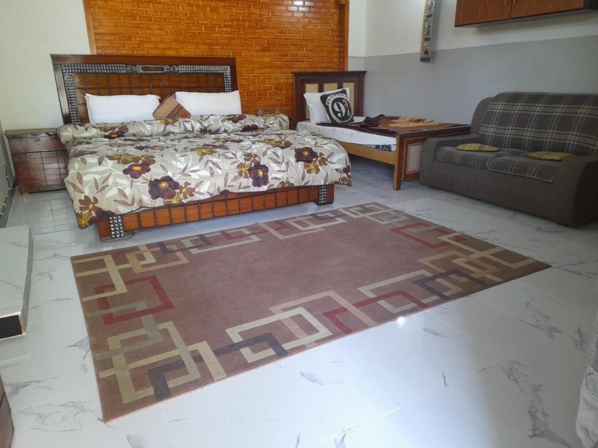 New City Lodges Guesthouse Islamabad Exterior photo